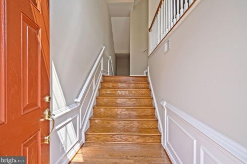 7058 Courtyard Way, Haymarket, VA 20169-3314