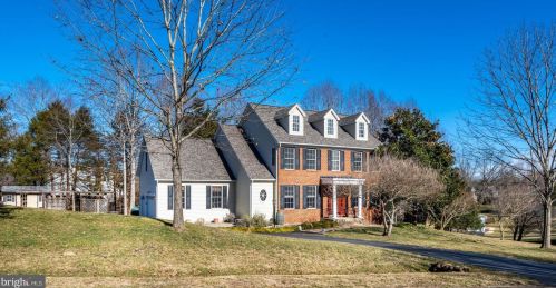 3299 Stratford Dr, Jeffersonton, VA 22724-2705