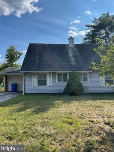 6 Belmont Ln, Willingboro, NJ 08046-1634