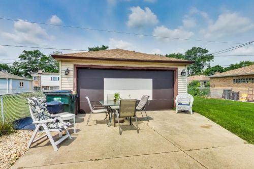 8426 Oleander Ave, Niles IL  60714-2054 exterior