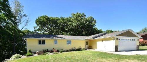 6991 Garfield Trl, Faribault, MN 55021-7639