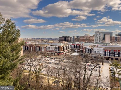 1101 Arlington Ridge Rd, Arlington VA  22202-1951 exterior