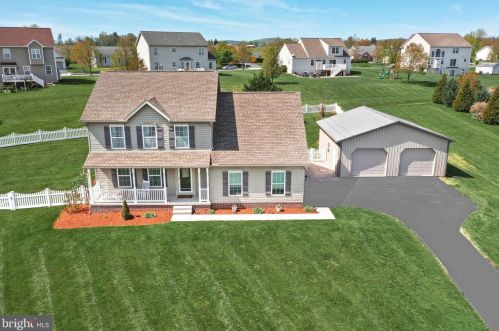 1251 Brooke Dr, York, PA 17315-2858