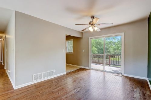 151 Camelot Way, Lemont IL  60440-2084 exterior