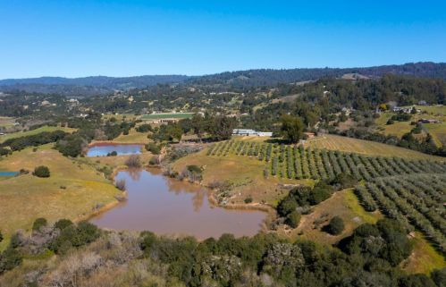 211 Smith Rd, Watsonville, CA 95076-9790