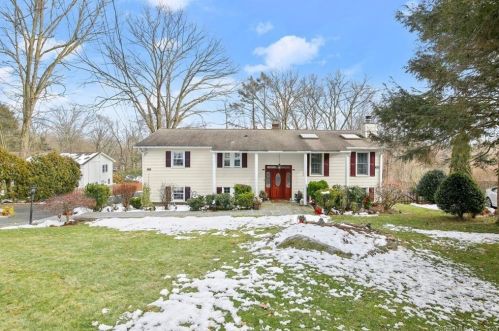 11 Rae Ln, Norwalk, CT 06850-1222