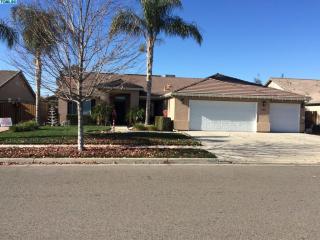 195 Torrey Pines St, Tulare, CA 93274-3256