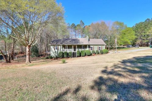 4942 Cliff Top Dr, Loganville, GA 30052-3433