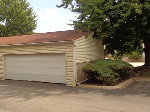 204 Waters Edge Dr, Glendale Heights, IL 60139-1660