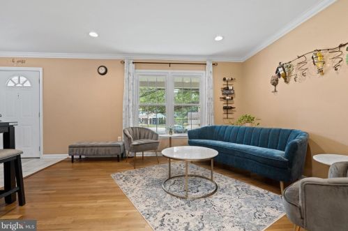 5637 Fort Corloran Dr, Springfield VA  22015-2114 exterior