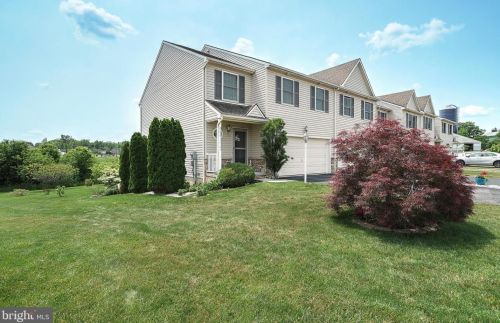2033 Shaffer Cir, York, PA 17315-4758