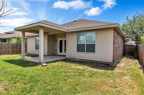 4912 Blue Top Dr, Fort Worth TX  76179-4371 exterior
