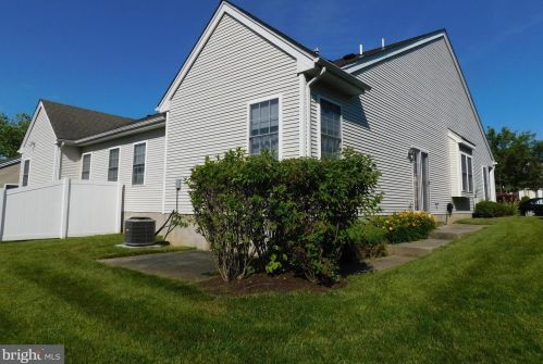 203 Meadowlark Dr, Trenton NJ  08690-3569 exterior