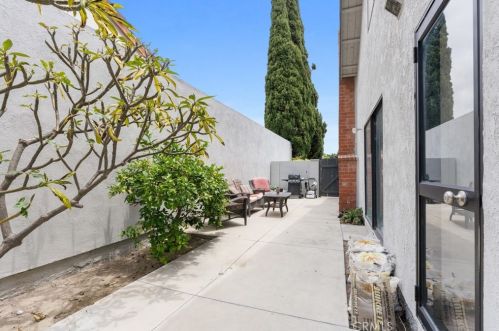 1333 Amberwick Ln, Anaheim CA  92804-5425 exterior