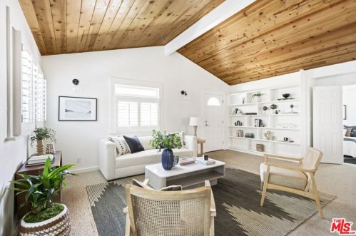 2832 Mayfield Ave, Glendale CA 91214-3816 exterior