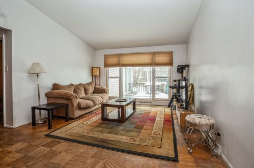 2403 Fulle St, Rolling Meadows, IL 60008-2933