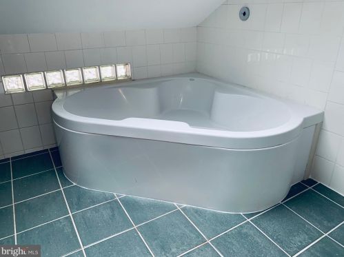 2233 Luzerne Ave, Silver Spring MD 20910-2135 exterior