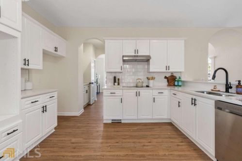 4860 Highland Lake Dr, Atlanta GA  30349-3913 exterior