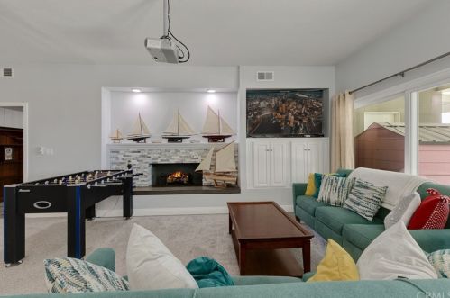 450 25 St, Upland CA 91784-8338 exterior