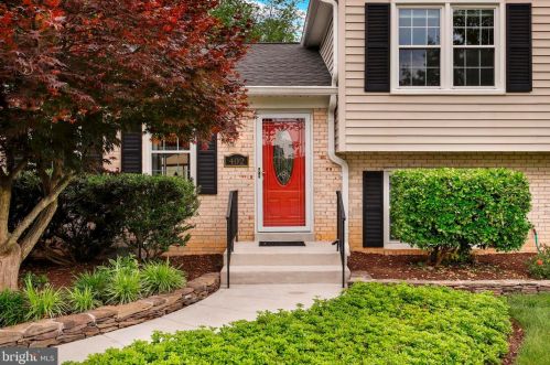 402 Dodd Dr, Leesburg, VA 20176-2004