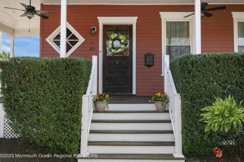 35 Leroy Pl, Tinton Falls NJ  07701-1712 exterior