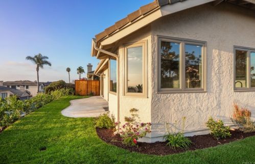 1808 Amalfi Dr, Encinitas CA  92024-1284 exterior