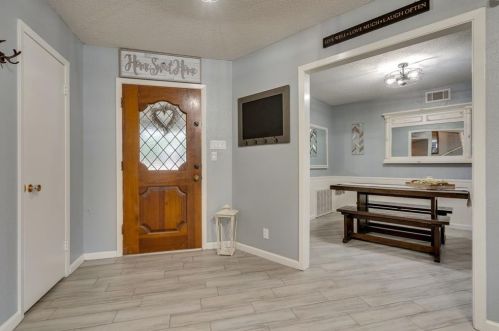 302 Somerset Cir, Bedford, TX 76022-6637