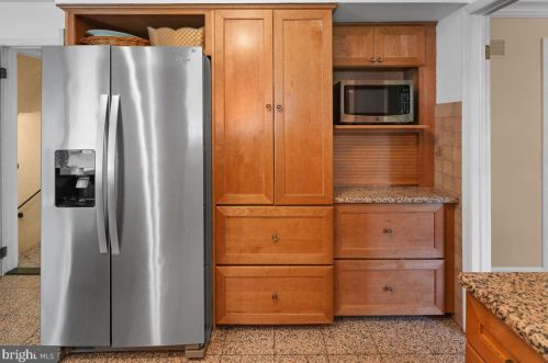 1 Teak Ln, Princeton NJ 08540-4724 exterior