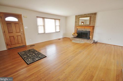 5504 Inverchapel Rd, Springfield VA  22151-2021 exterior