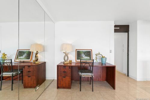 4300 Waialae Ave, Honolulu HI  96816-5735 exterior