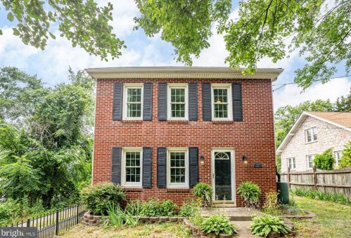 415 Forbes St, Fredericksburg, VA 22405-2035