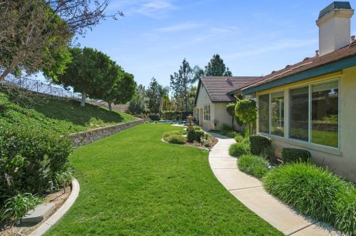 7470 Chateau Rdg Ln, Riverside CA  92506-7542 exterior