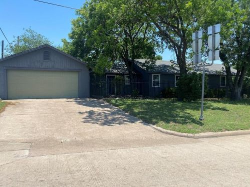 5136 Locke Ave, Fort Worth TX  76107-5216 exterior