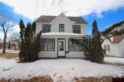 148 2nd St, Madelia, MN 56062-1706