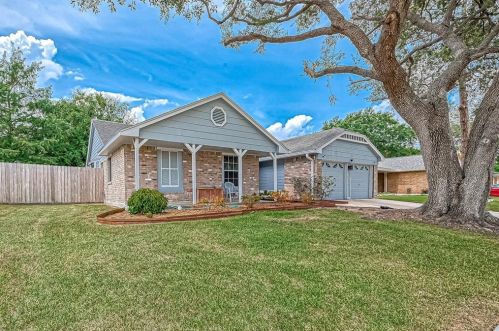 7010 Harpers Dr, Richmond TX  77469-5932 exterior