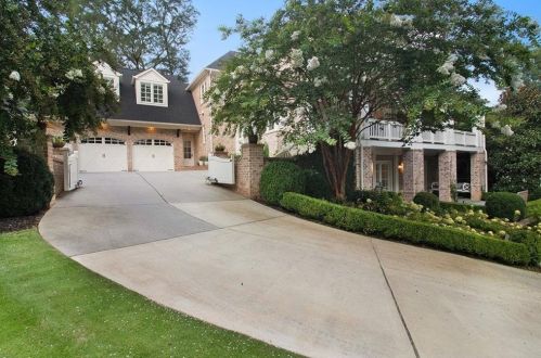 271 Hillside Dr, Atlanta GA  30342-3623 exterior