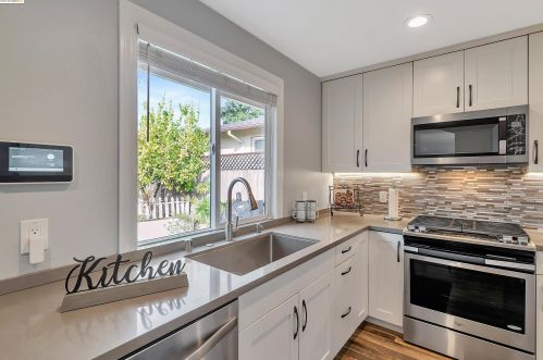 31578 Hugh Way, Hayward, CA 94544-7744