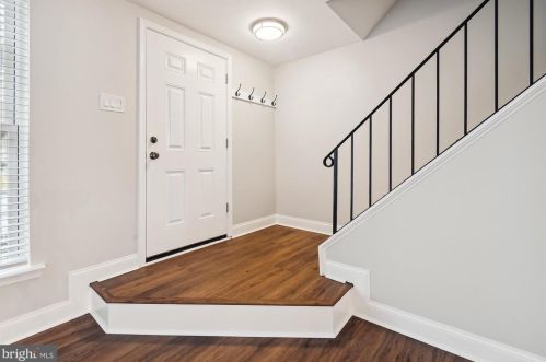6137 Calico Pool Ln, Springfield VA  22015-3706 exterior