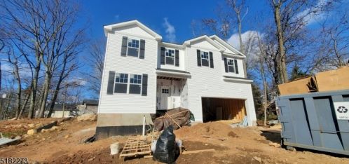 321 Elmira Trl, Hopatcong, NJ 07843-1110