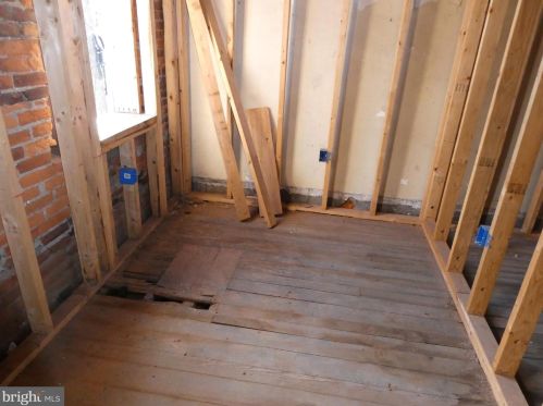 2104 9 St, Philadelphia PA 19122-1313 exterior