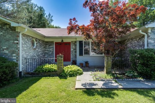 2005 Mayflower Dr, Silver Spring, MD 20905-5564