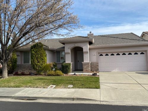 101 Bounty Ln, Vacaville, CA 95687-3120