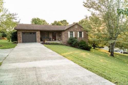 113 Mullis Trl, Jacksboro, TN 37757-2745