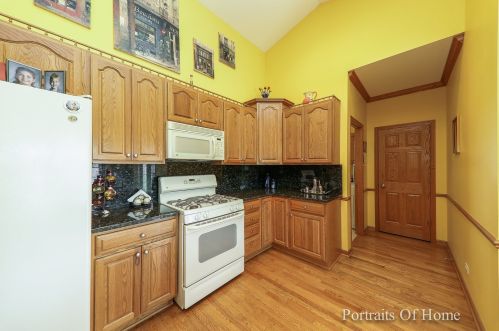 1003 Prairieview Pkwy, Pingree Grove IL  60140-8256 exterior