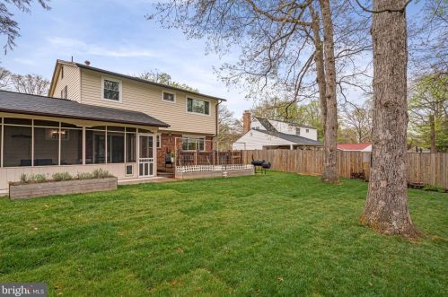 8811 Kenilworth Dr, Springfield VA  22151-1103 exterior