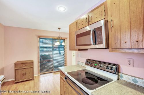 3 Manchester Ct, Tinton Falls NJ 07701-5492 exterior