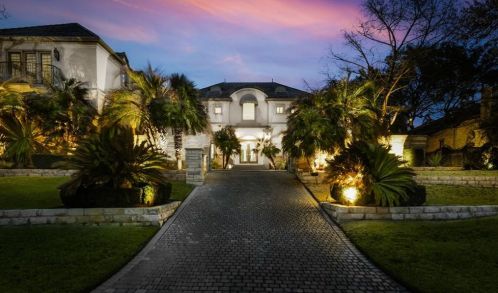 8300 Chalk Knoll Dr, Austin TX  78735-1703 exterior