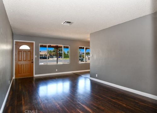 8650 45th St, Riverside, CA 92509-3218