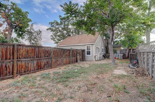 1912 47 Ave, Denver CO 80239-2910 exterior