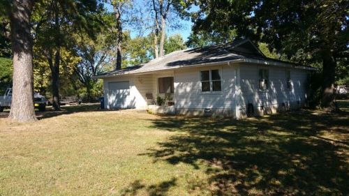 303 Roberts St, Talihina, OK 74571-2337